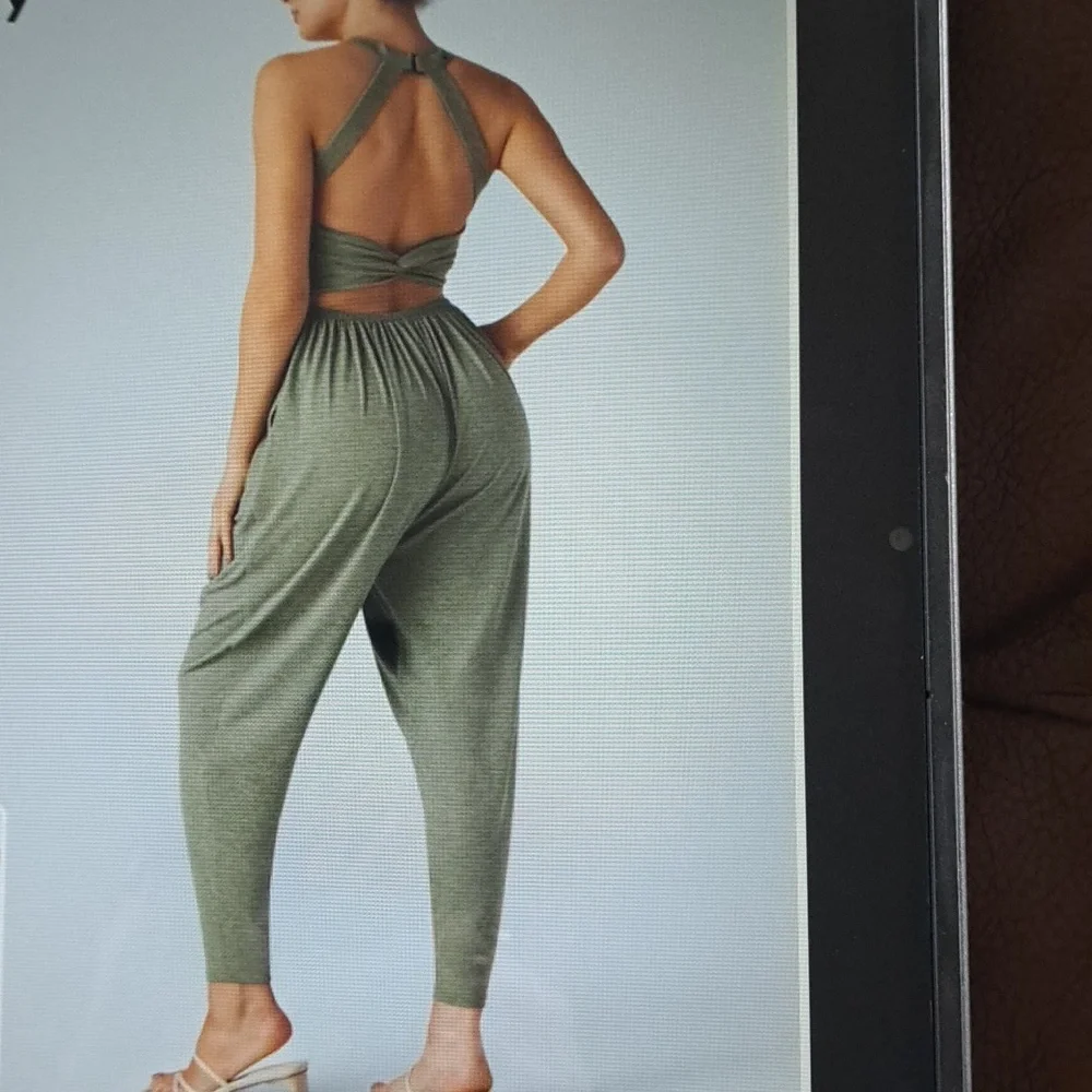 XSMALL.   HALARA BACKLESS TWISTED U NECK EASY PEEZY HAREM JUMPSUIT